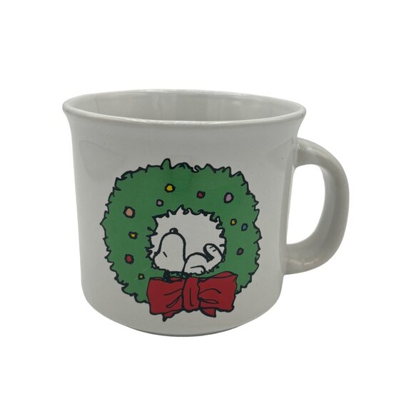 Vintage Snoopy Christmas Wreath Mug Charlie Brown Tea, Coffee, Hot Cocoa Oversiz - Picture 1 of 11